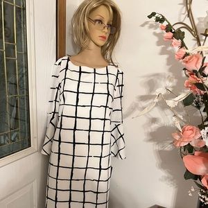 New with tag with bell sleeves and lining. Zipper behind.size 4